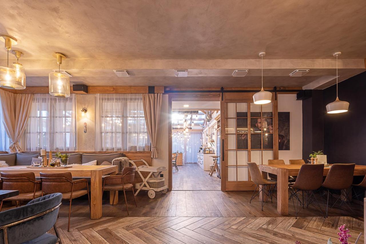 Hotel Mclimon Нови-Їчін Екстер'єр фото